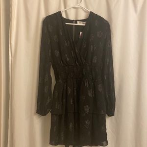 Beautiful flowy dress, long sleeves, very flattering